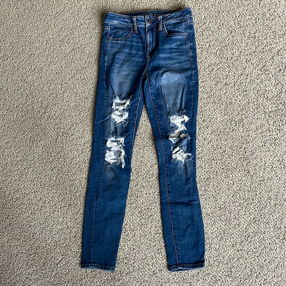 American Eagle - size 6 - distressed skinny jeans - medium wash- EUC